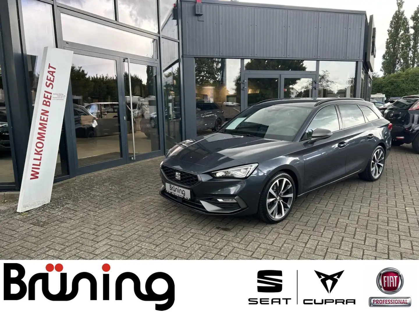 SEAT Leon Sportstourer 1.5 eTSI FR AHK Navi Klima Navi Grigio - 1