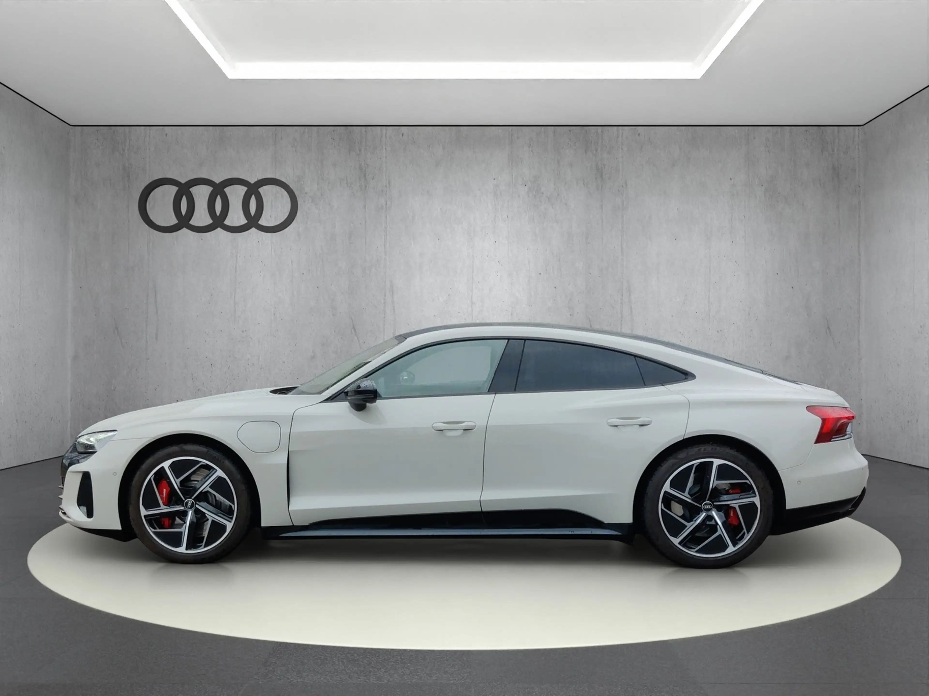 Audi e-tron GT quattro — photo 8
