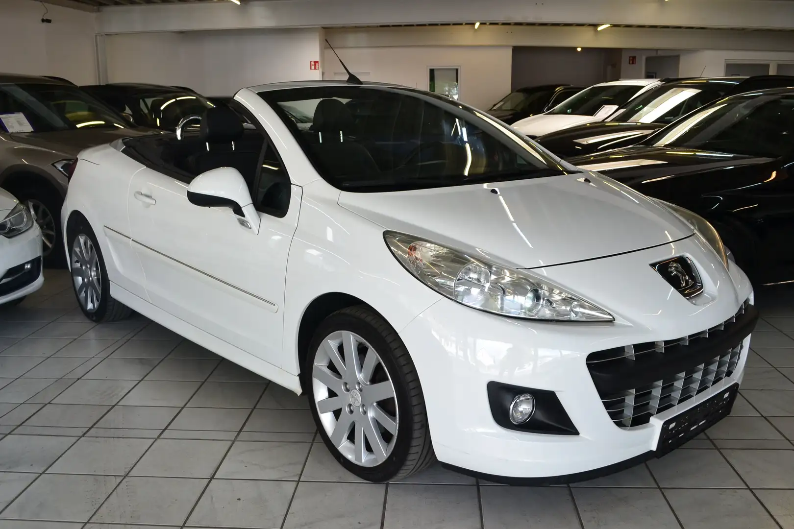 Peugeot 207 CC 1.6 HDI Allure *2.HAND*LEDER*KLIMAAUTOMATIK Blanc - 2