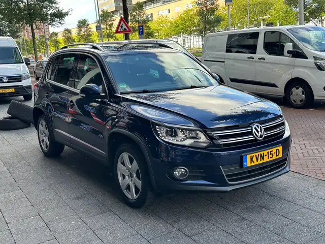 Volkswagen Tiguan view 4
