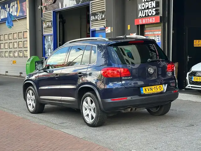 Volkswagen Tiguan view 2