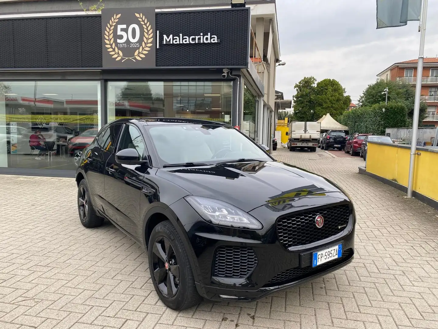 Jaguar E-Pace E-Pace 2017 2.0d i4 R-Dynamic S awd 180cv auto Zwart - 1