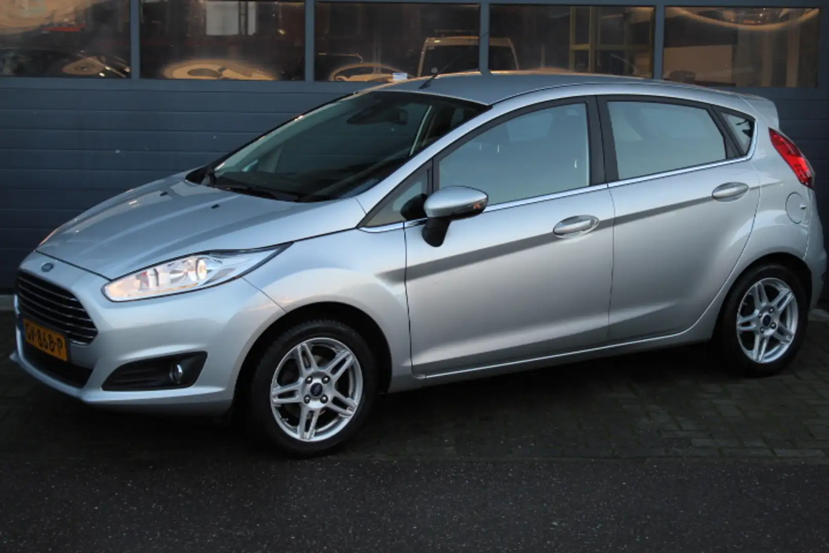 Ford Fiesta 1.0 EcoBoost Titanium Airco, Navigatie, PDC, Cruis Gris - 1