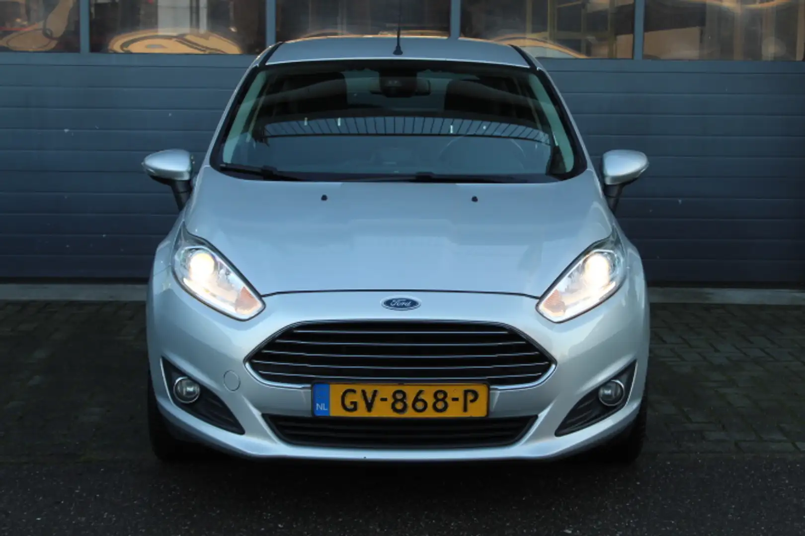 Ford Fiesta 1.0 EcoBoost Titanium Airco, Navigatie, PDC, Cruis Gris - 2