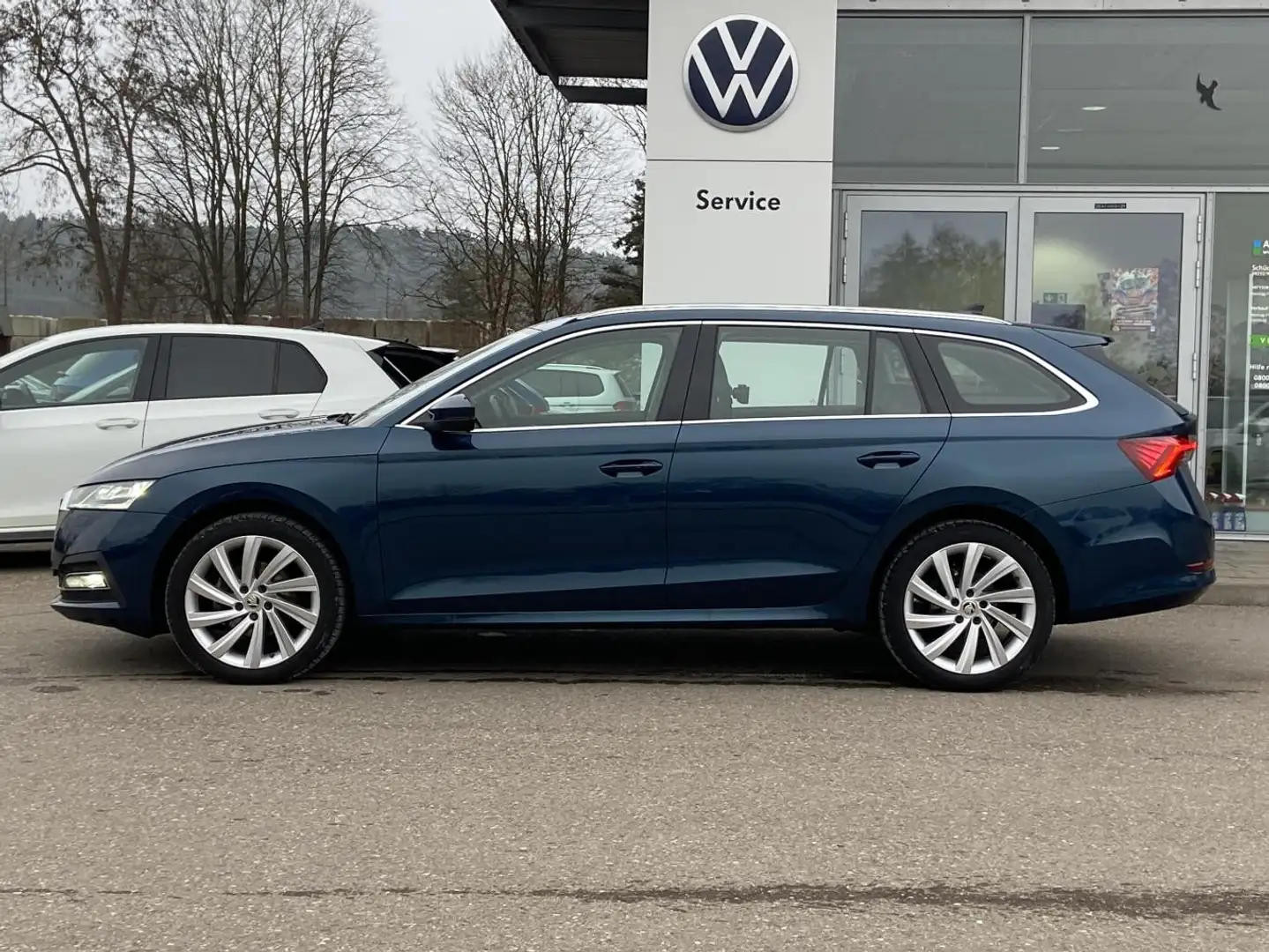 Skoda Octavia Combi 2.0 TDI DSG Style AHK+PANO+MATRIX- Blau - 2