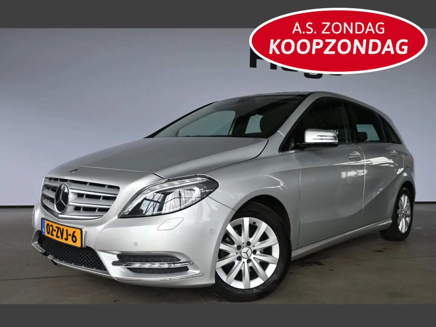 Mercedes-Benz B 180 Ambition Automaat Clima Navigatie Trekhaak All in Grijs - 1