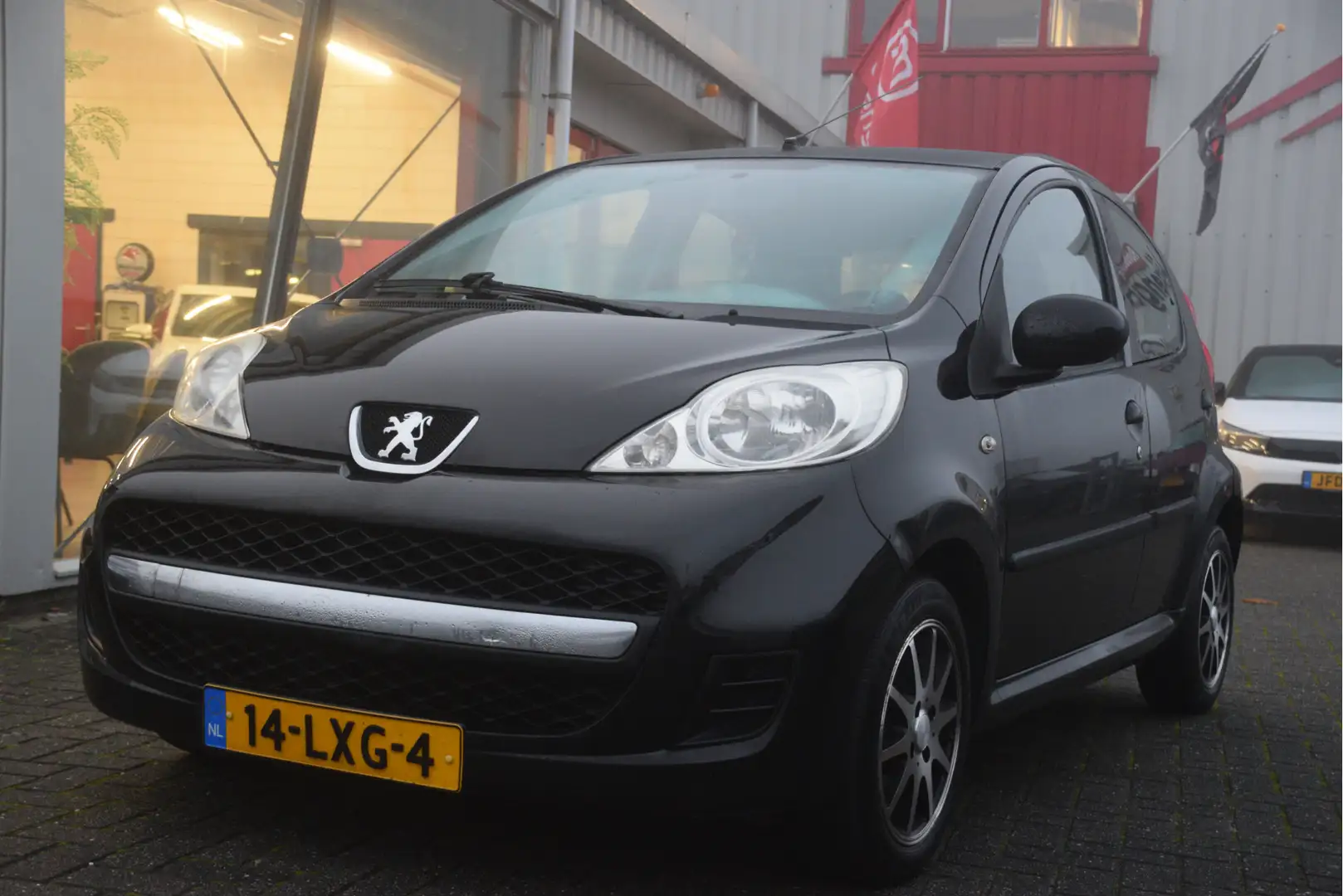 Peugeot 107 1.0-12V Urban Move Airco | Radio/Cd | Elek.ramen | Noir - 2