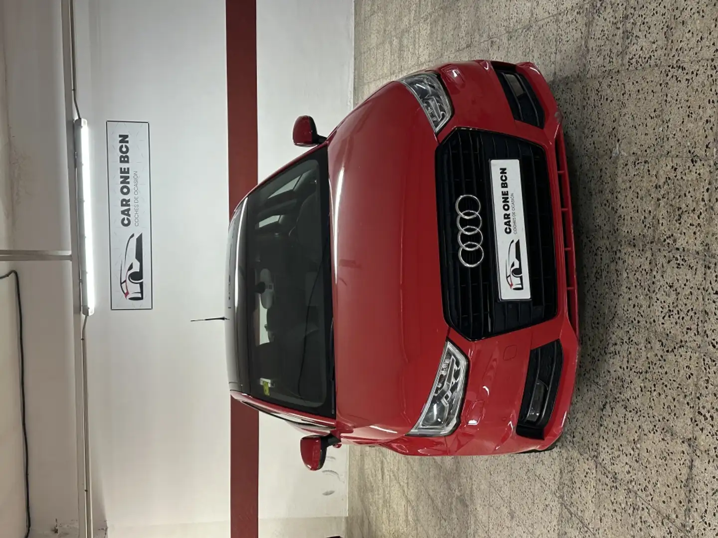 Audi A1 Sportback 1.0 TFSI Attraction Rouge - 2