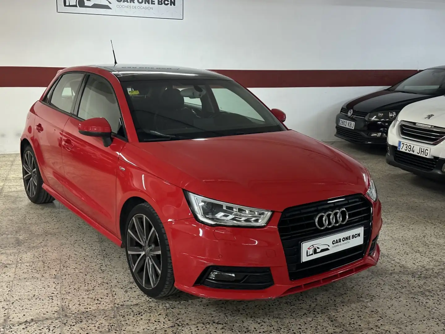 Audi A1 Sportback 1.0 TFSI Attraction Rouge - 1