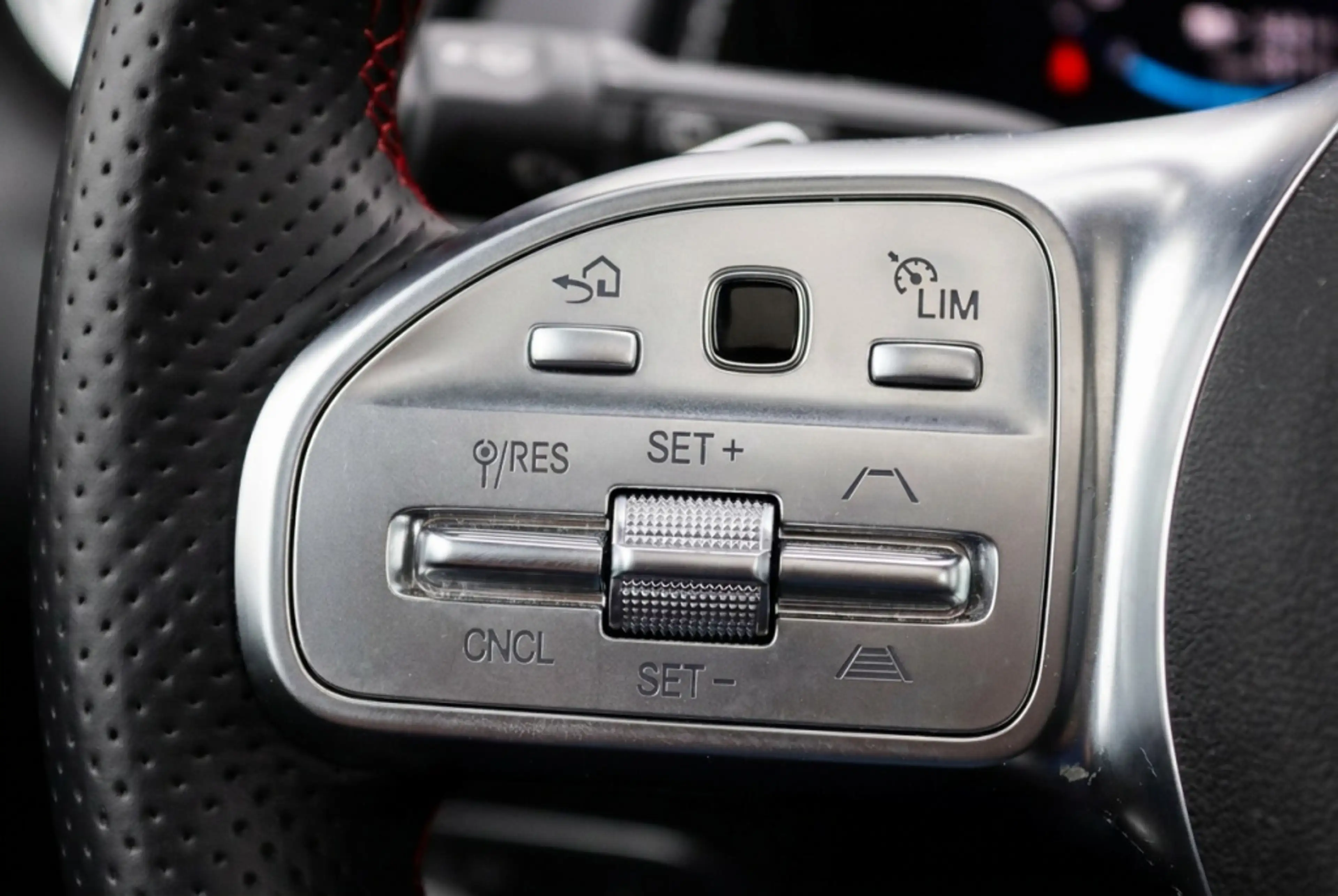 Mercedes-Benz EQB 350 EQB 4Matic 100% SOH l 7 P l Pano l 360 l HUD l VOL — photo 23