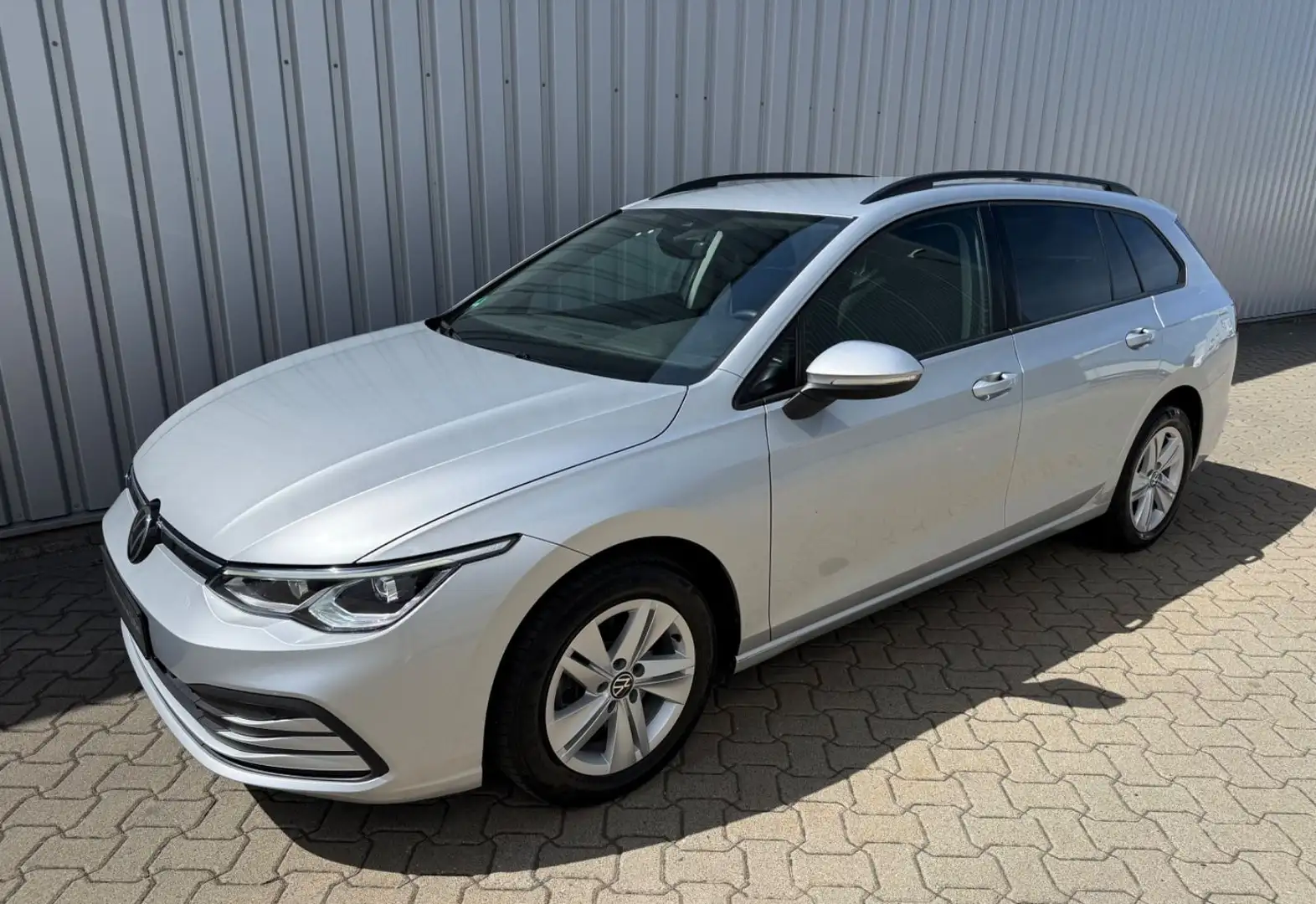 Volkswagen Golf VIII*Variant*Life*Navi*Virtual*Massage*ACC* Zilver - 2