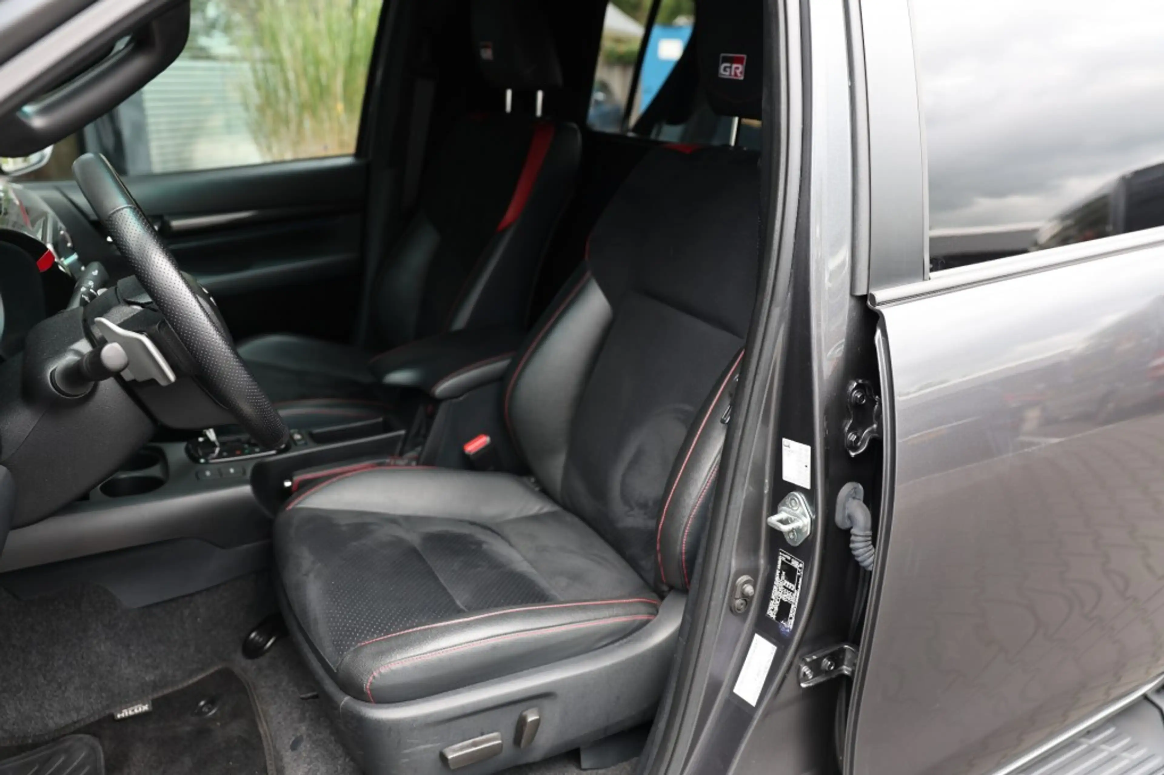 Toyota Hilux 2.8 D-4D DUBBEL CABIN GR SPORT A/T 2 ZITS 4WD VAN — photo 8
