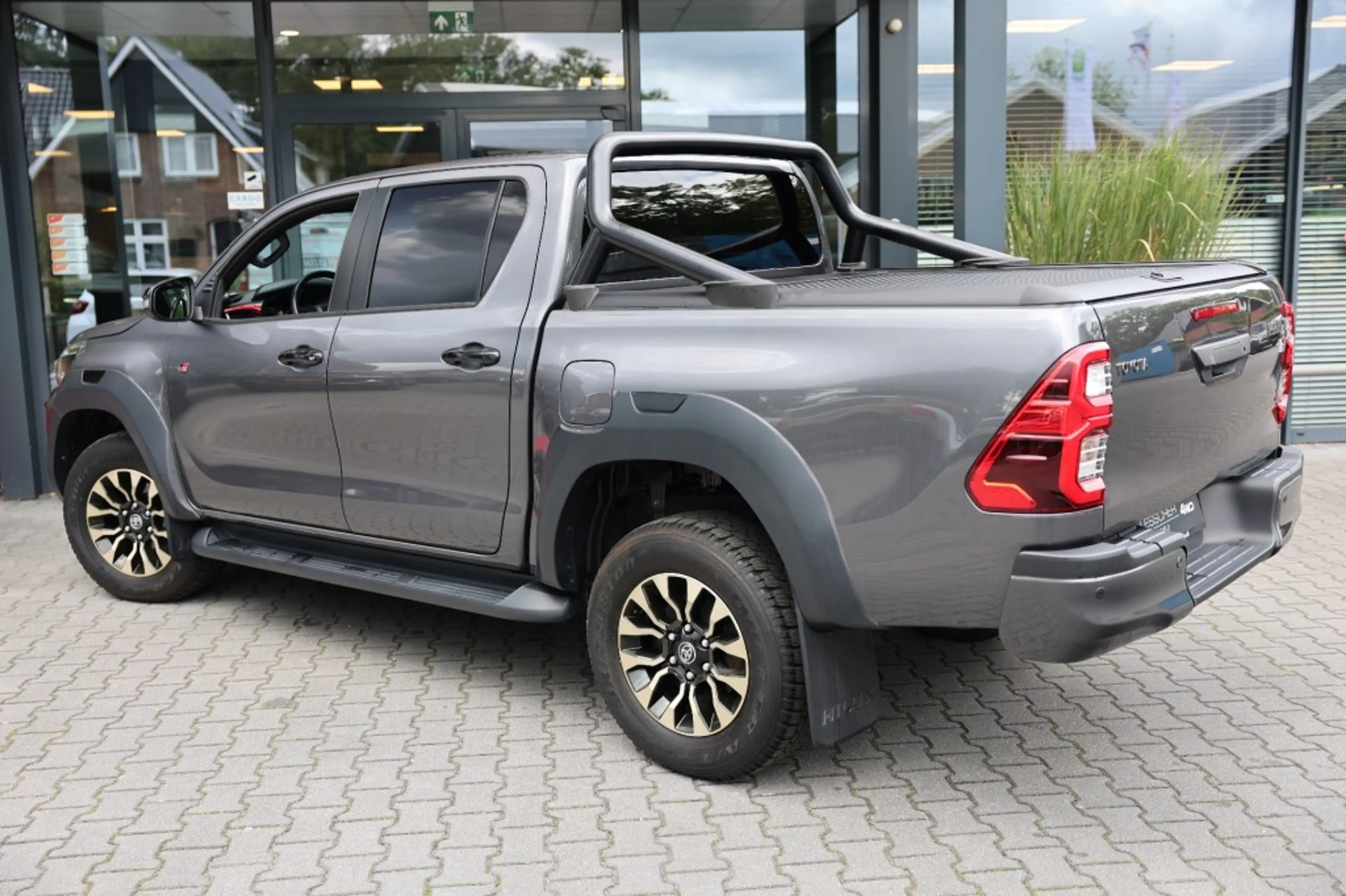 Toyota Hilux 2.8 D-4D DUBBEL CABIN GR SPORT A/T 2 ZITS 4WD VAN — photo 4