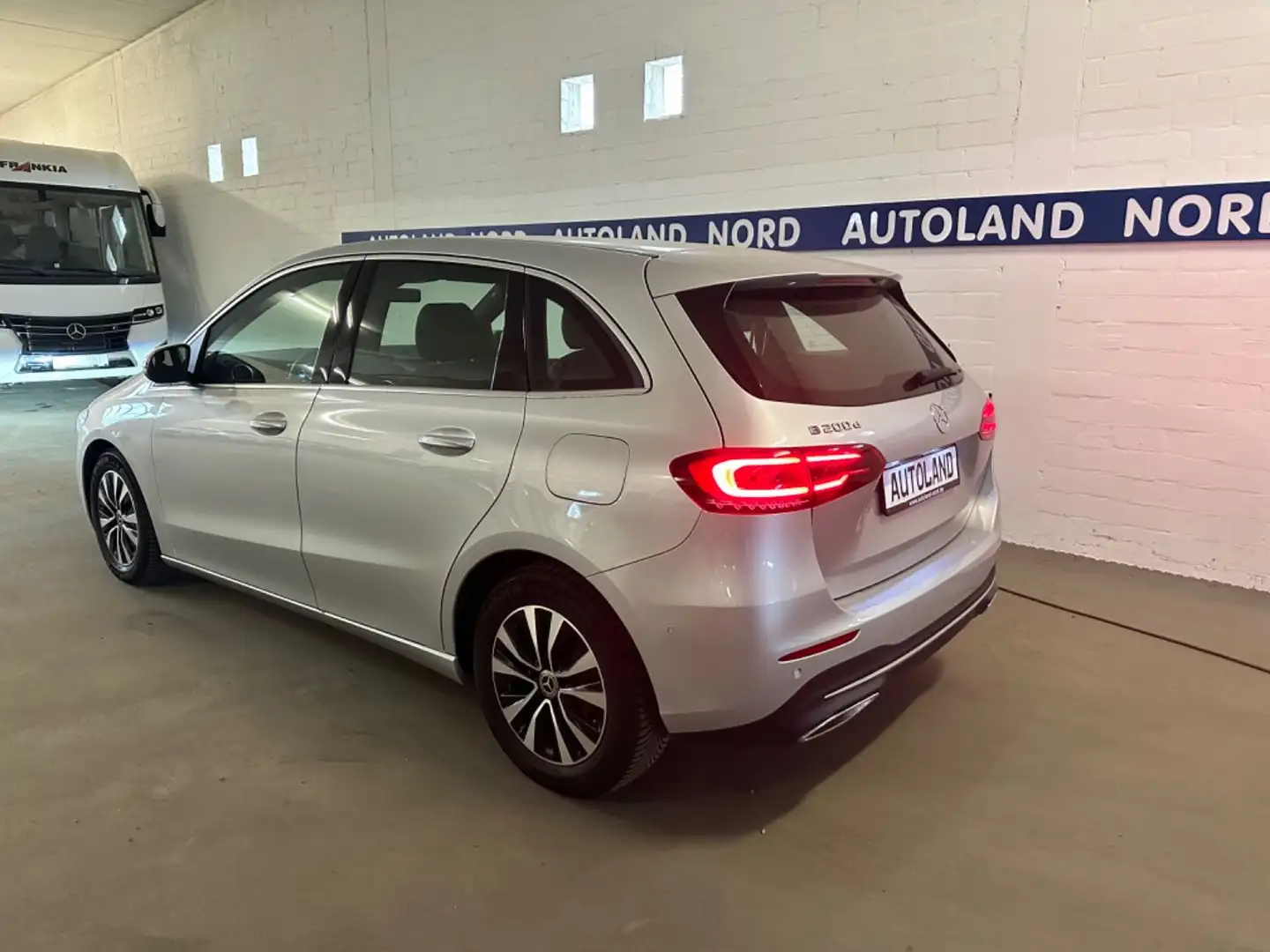 Mercedes-Benz B 200 d 8DCT*Navi*R.Kamera*PTS*Klimaauto* Silber - 2