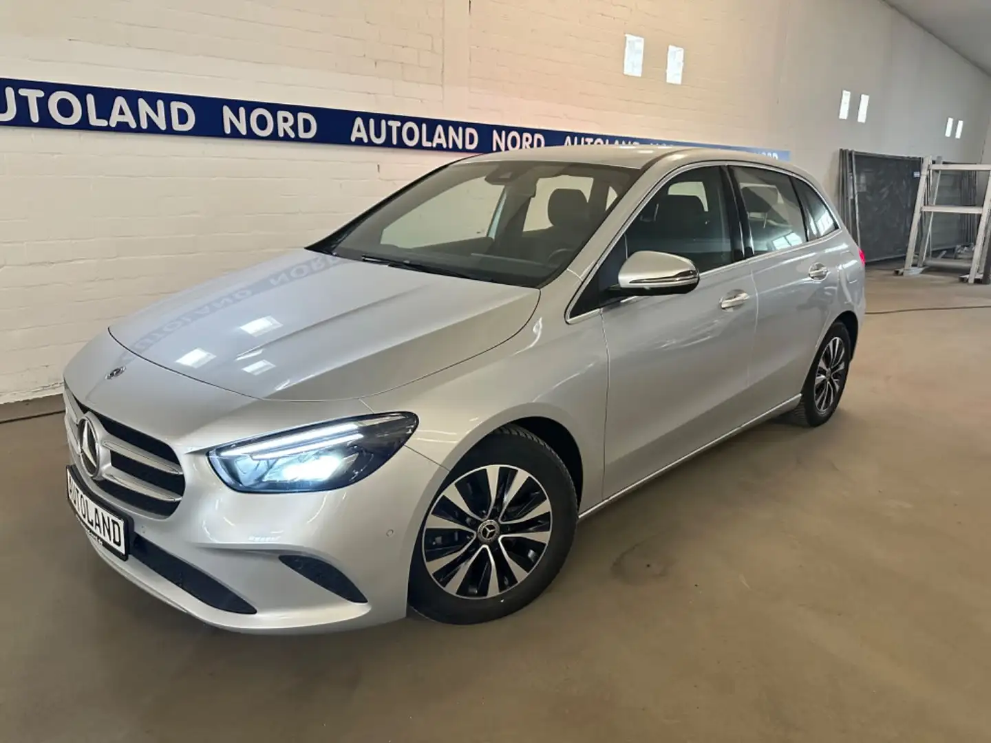 Mercedes-Benz B 200 d 8DCT*Navi*R.Kamera*PTS*Klimaauto* Silber - 1