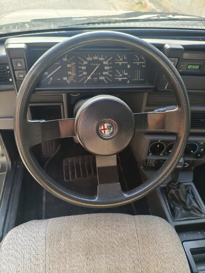 Alfa Romeo 75 1.6, foto 5