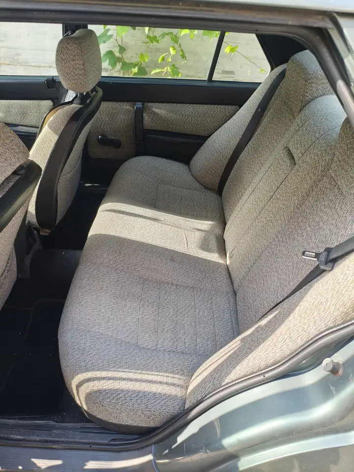 Alfa Romeo 75 1.6, foto 6