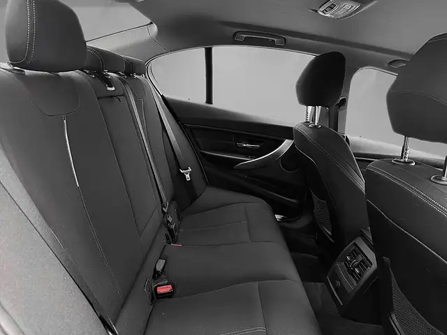 BMW 3 Series view 11
