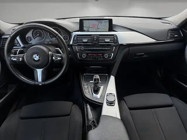 BMW 3 Series view 9