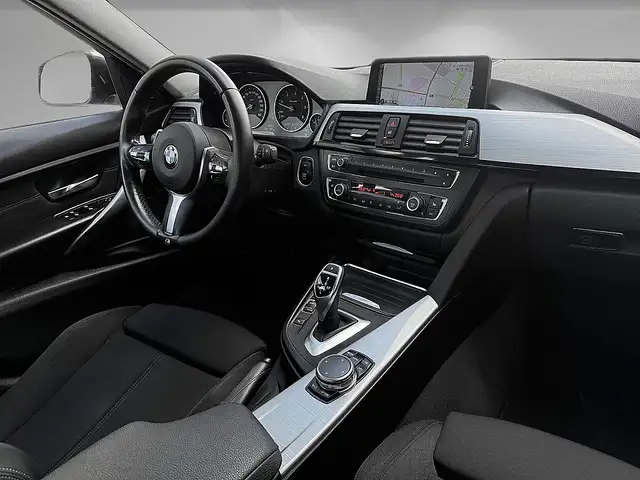 BMW 3 Series view 10