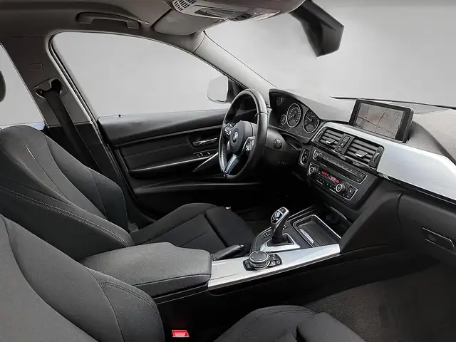 BMW 3 Series view 8