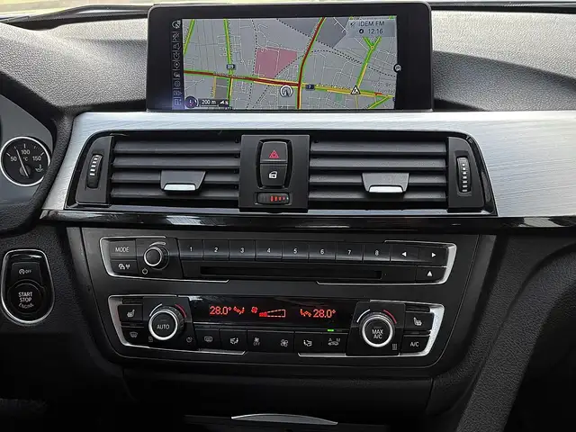 BMW 3 Series view 14