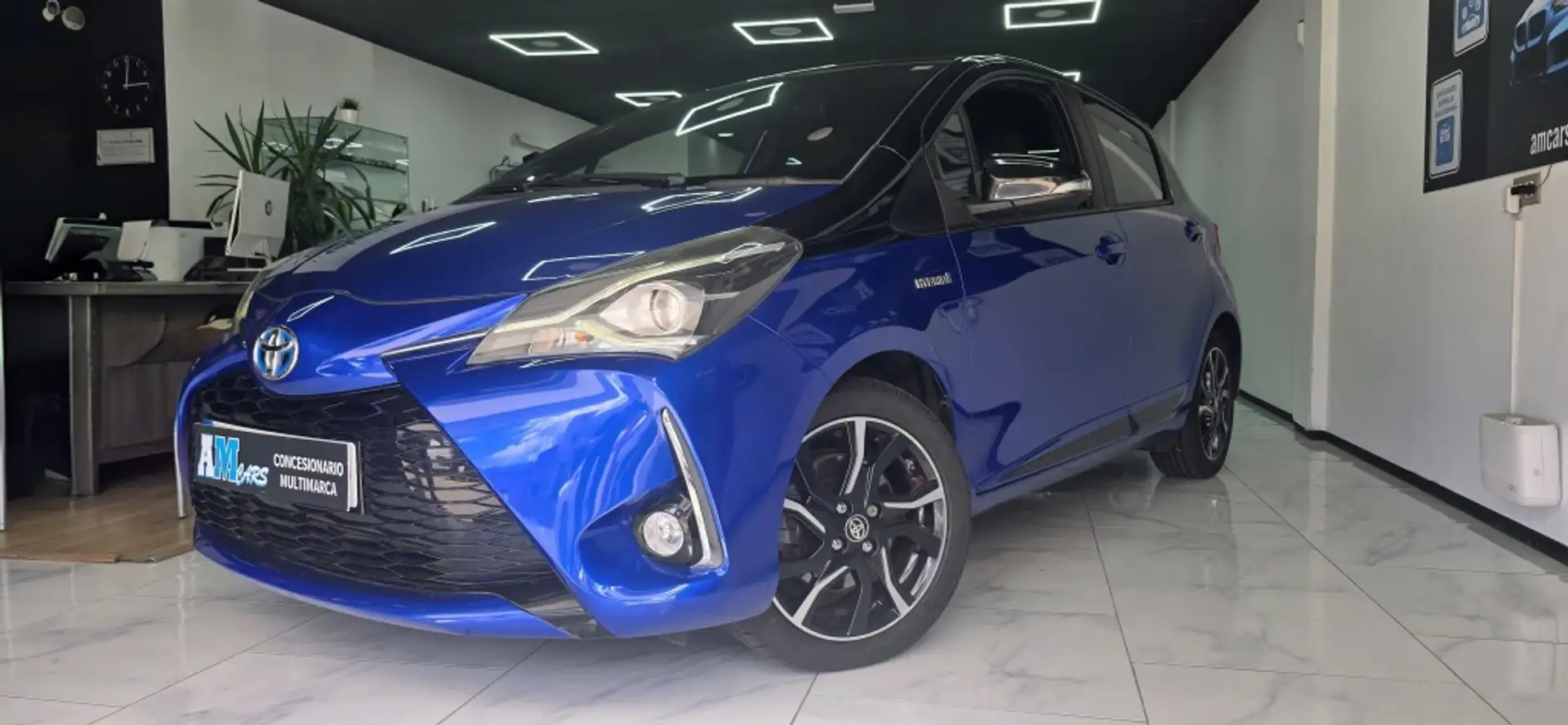 Toyota Yaris 100H 1.5 Active Azul - 2
