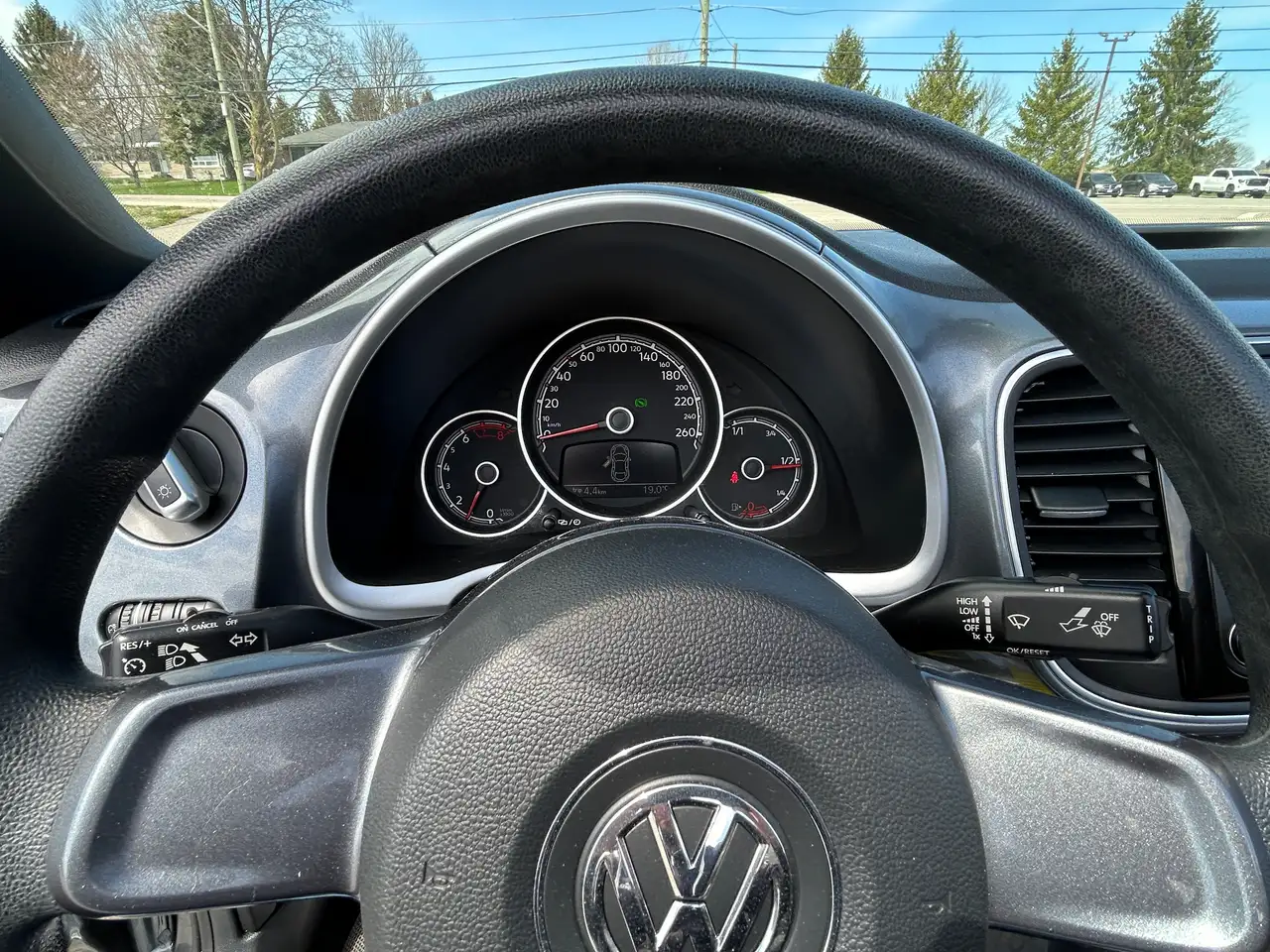 Volkswagen Beetle снимка Volkswagen Beetle