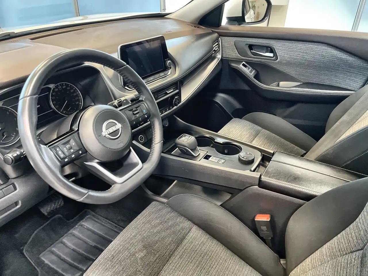 Nissan Rogue снимка Nissan Rogue