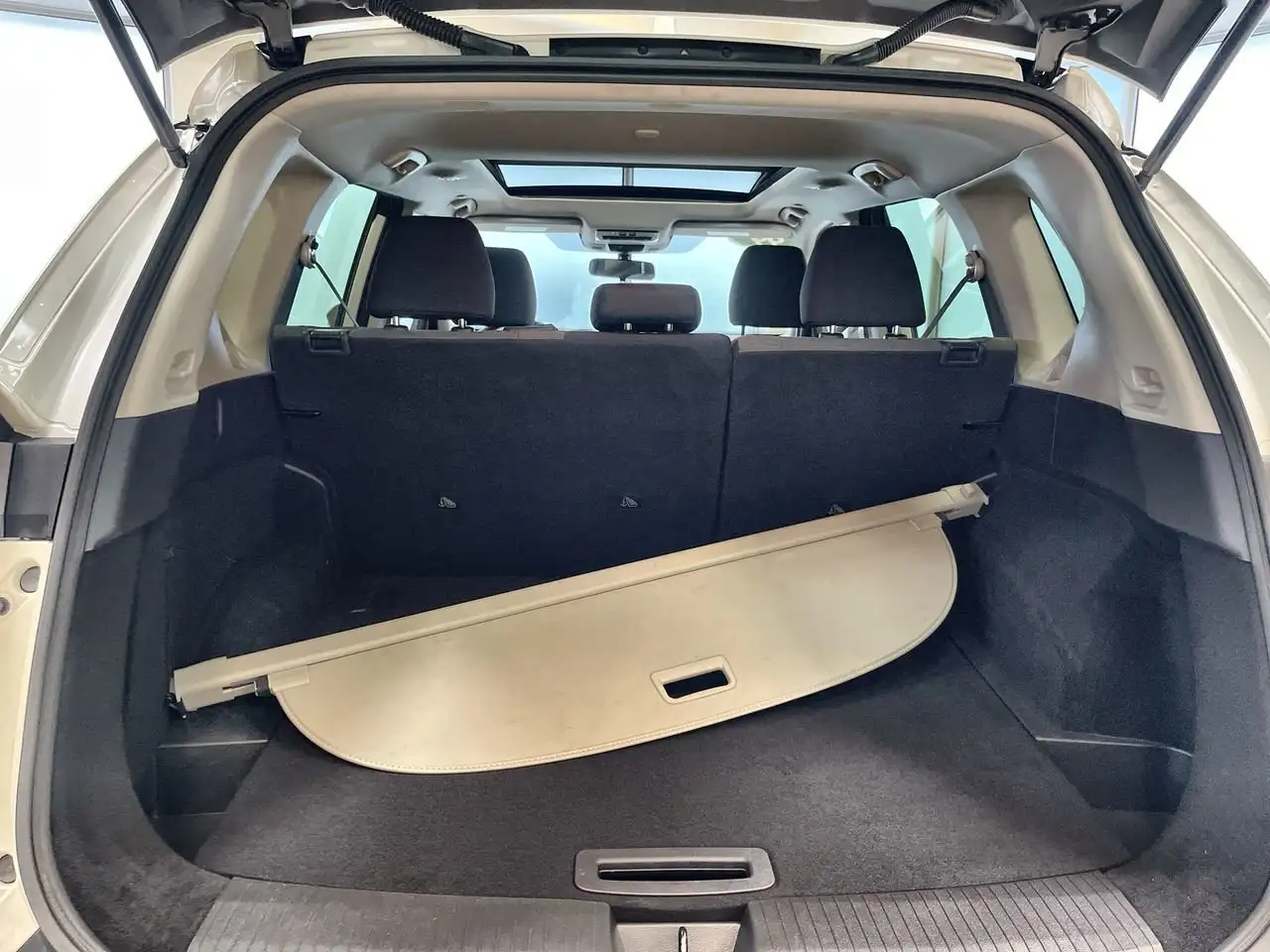 Nissan Rogue снимка Nissan Rogue