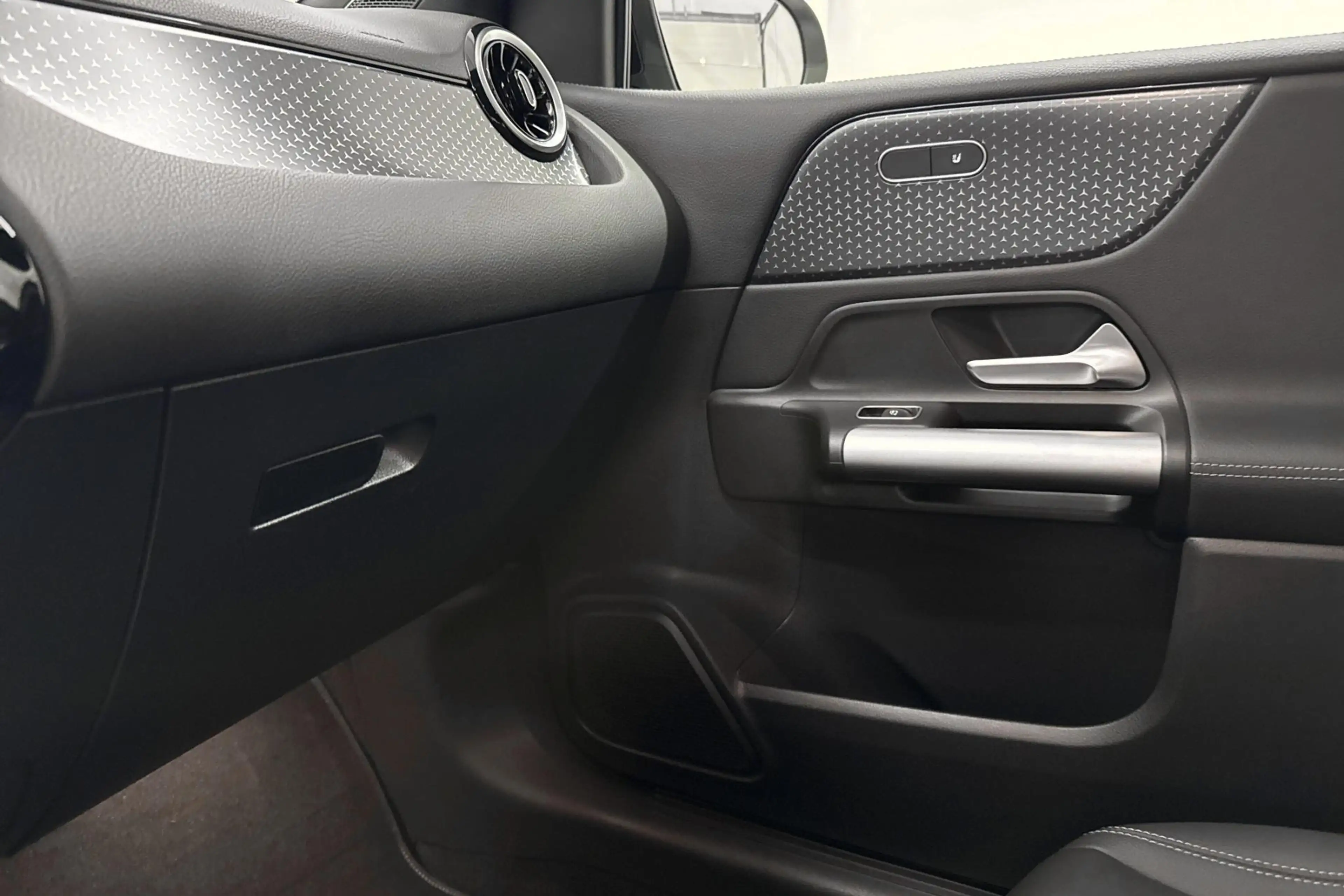Mercedes-Benz B 180 B Business Line — photo 19