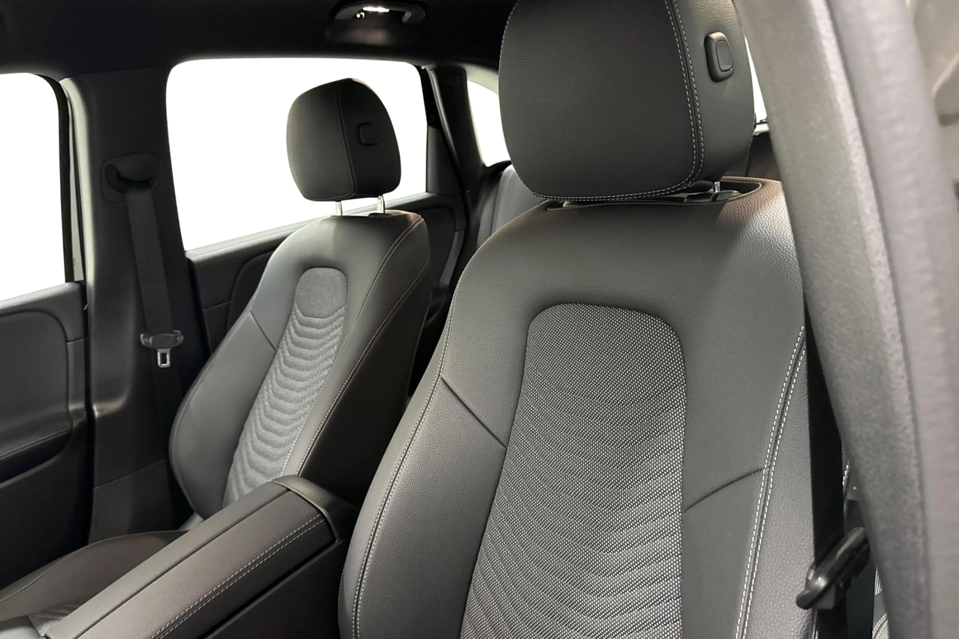 Mercedes-Benz B 180 B Business Line — photo 26