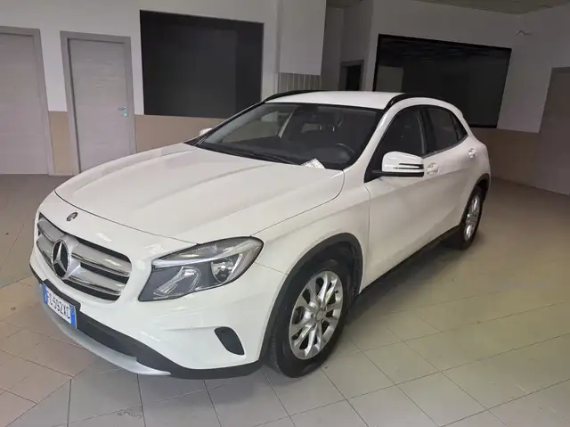 Mercedes-Benz GLA 180 AUTOMATIC PREMIUM