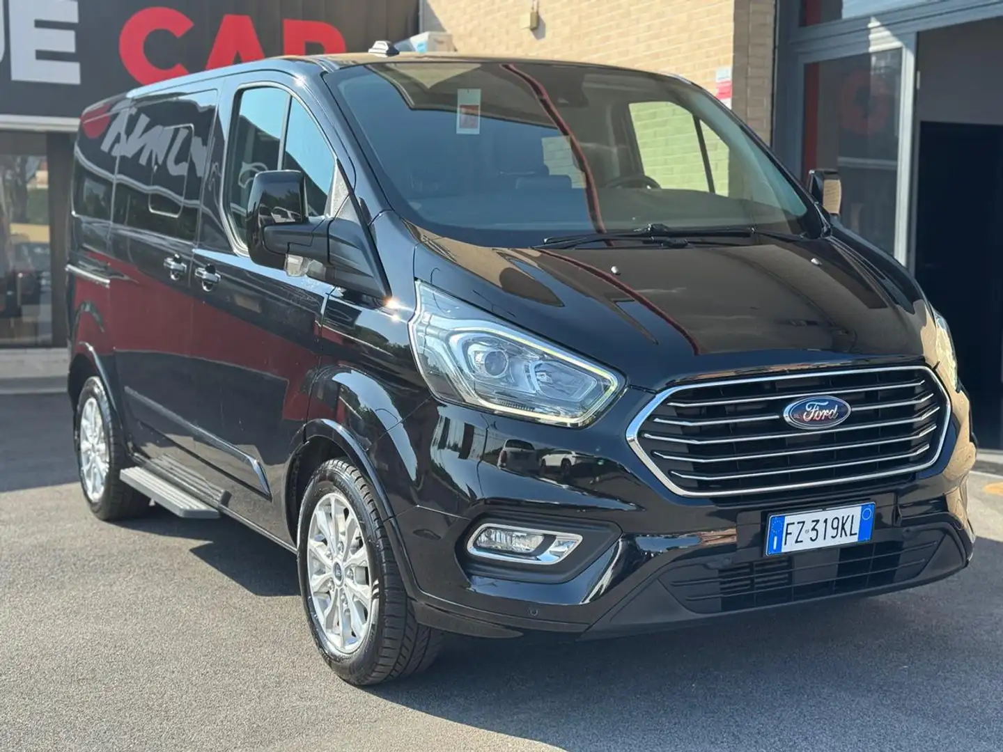 Ford Tourneo Custom 320 2.0 TDCi 130CV PC Titanium Nero - 1
