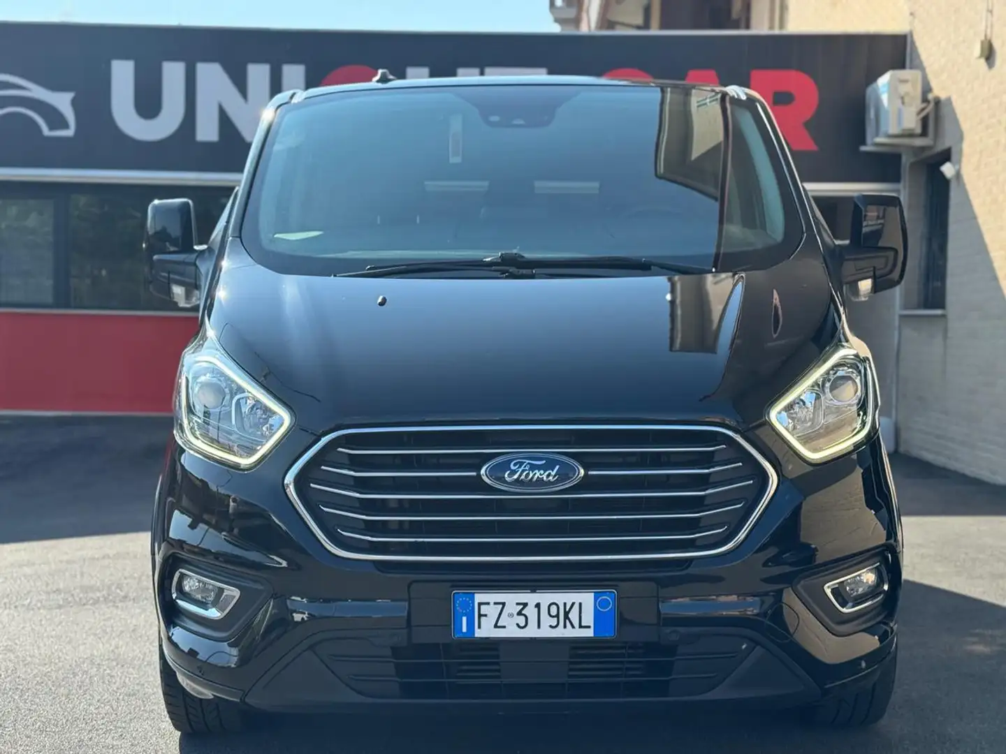 Ford Tourneo Custom 320 2.0 TDCi 130CV PC Titanium Nero - 2