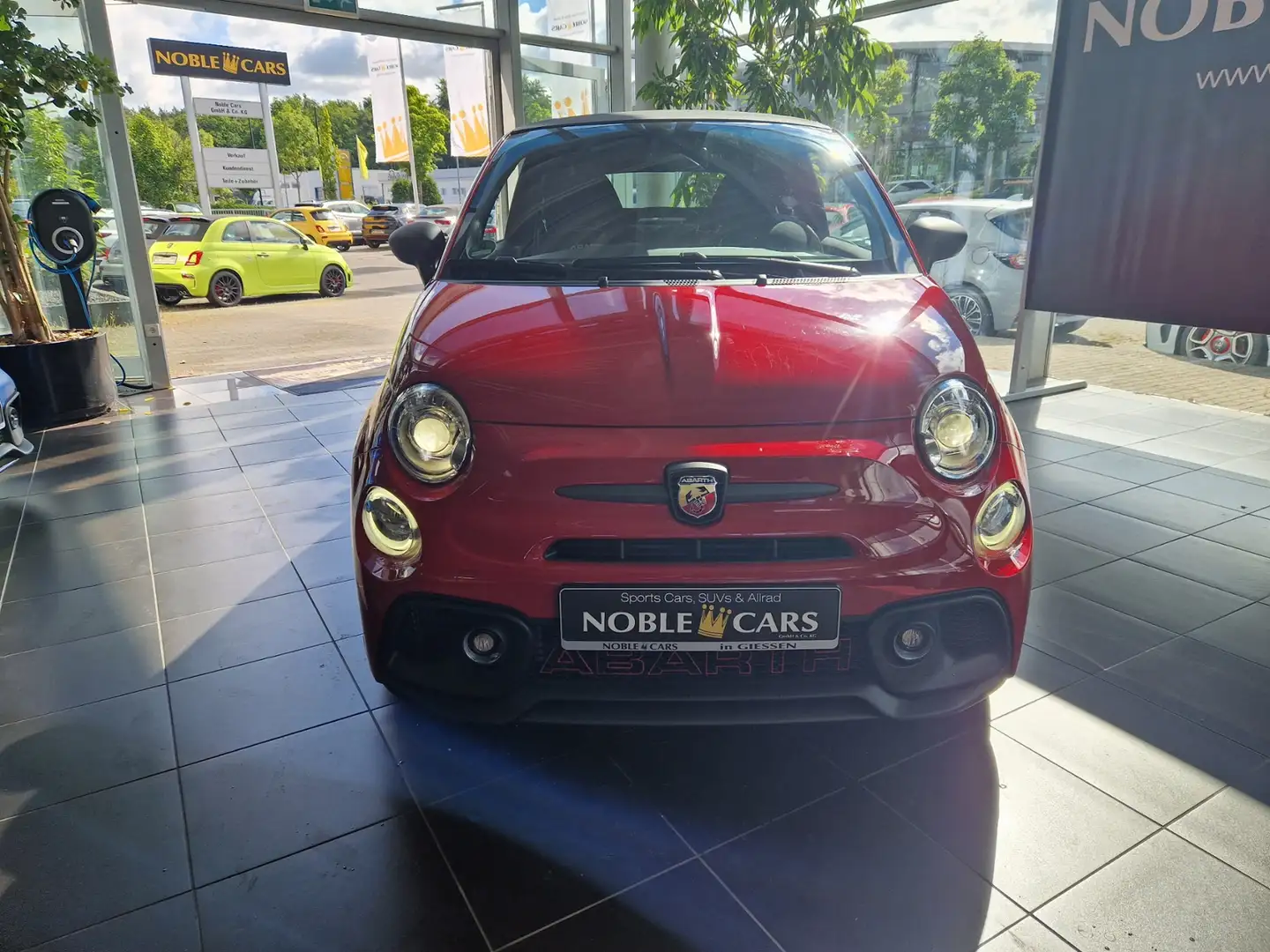 Abarth 695C Beats Soundsystem NAVI ALU crvena - 2