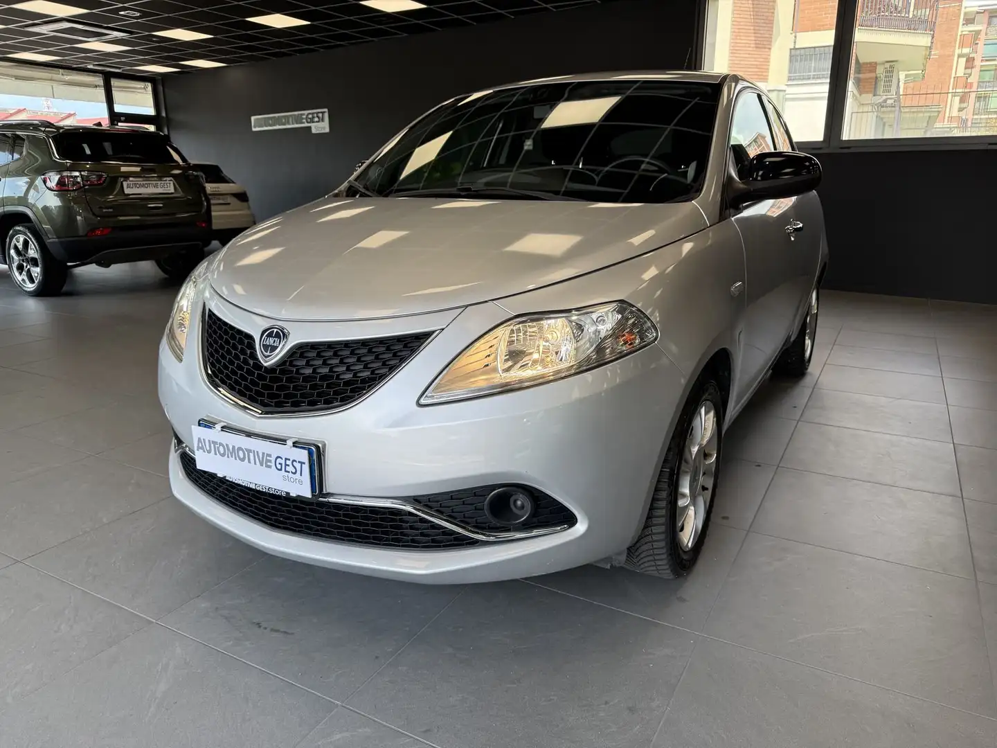 Lancia Ypsilon 1.2 69 CV 5 porte Gold Gris - 1