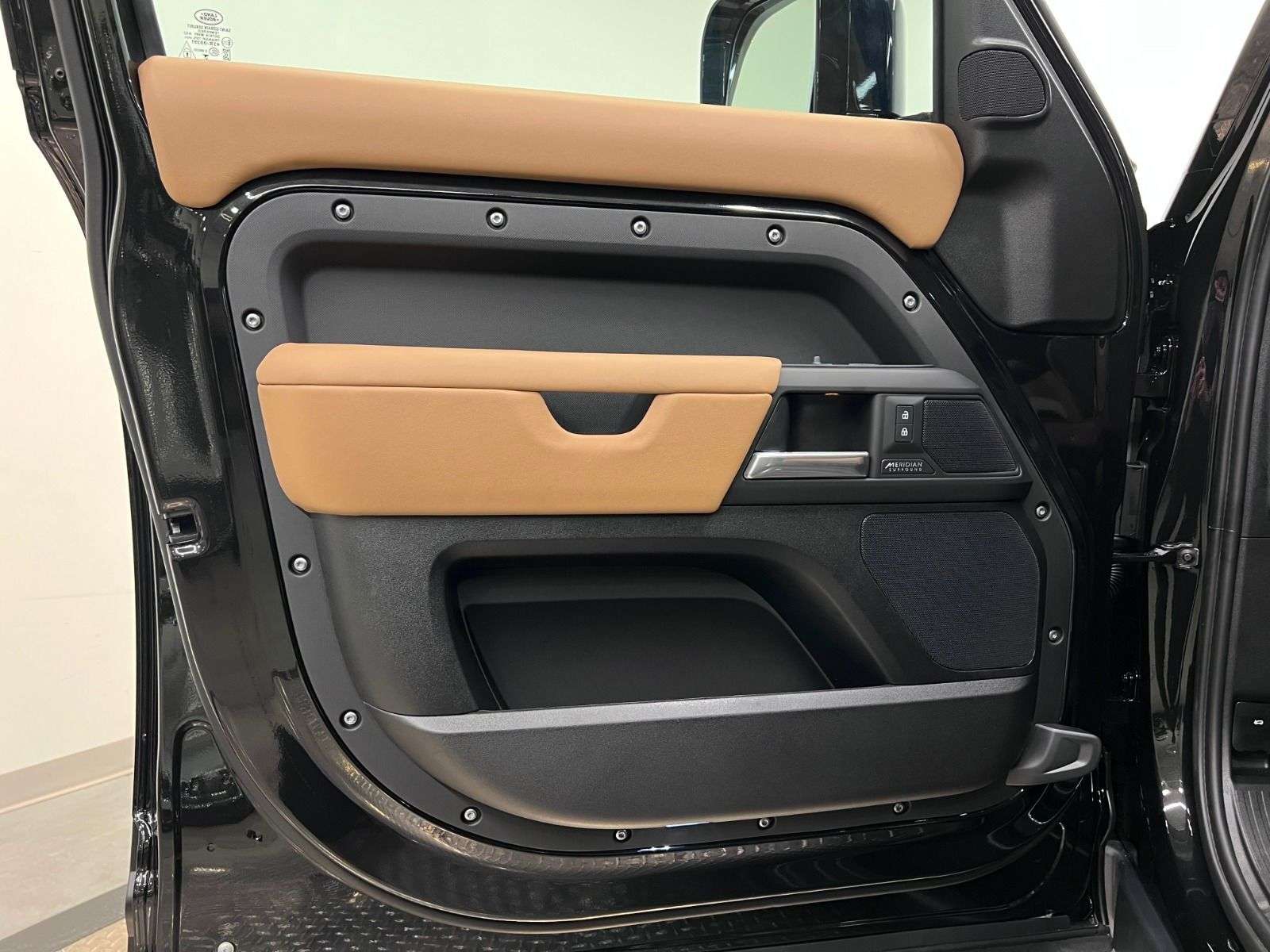 2026 Land Rover Defender 110 P400 X-DYNAMIC SE thumb 27