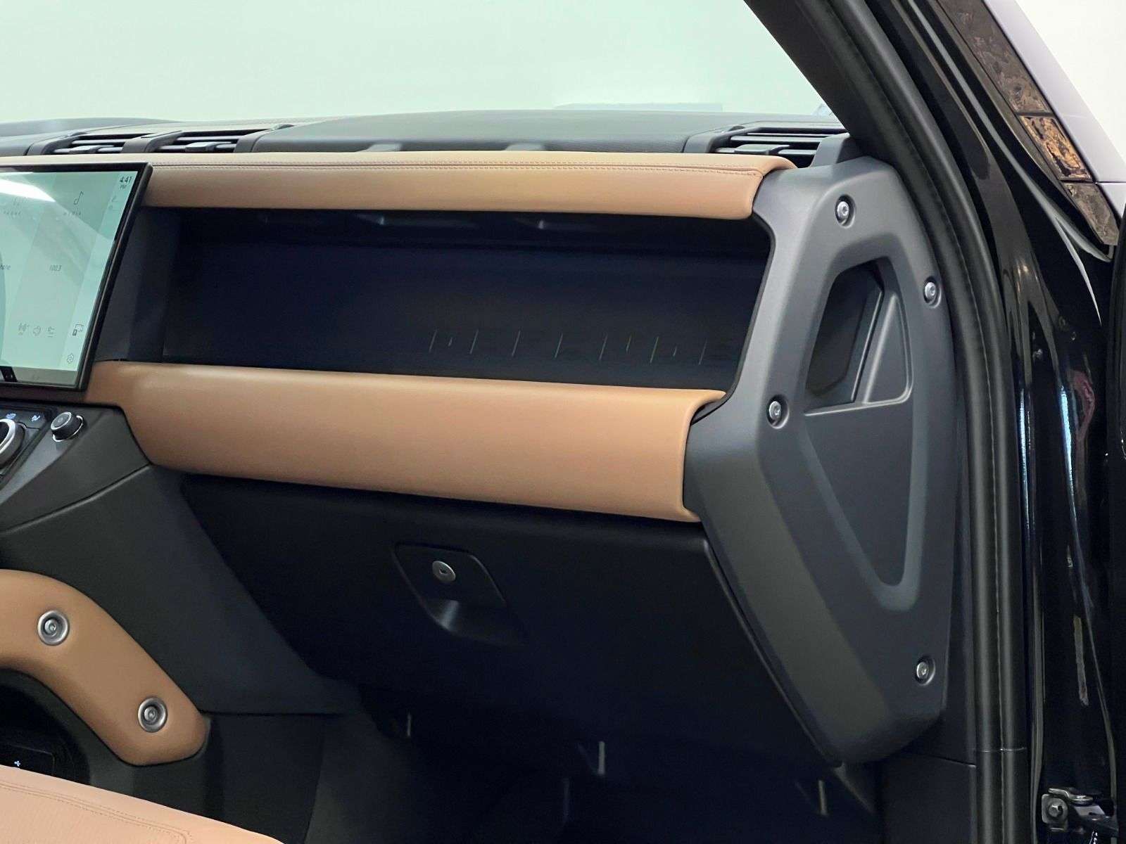 2026 Land Rover Defender 110 P400 X-DYNAMIC SE thumb 31