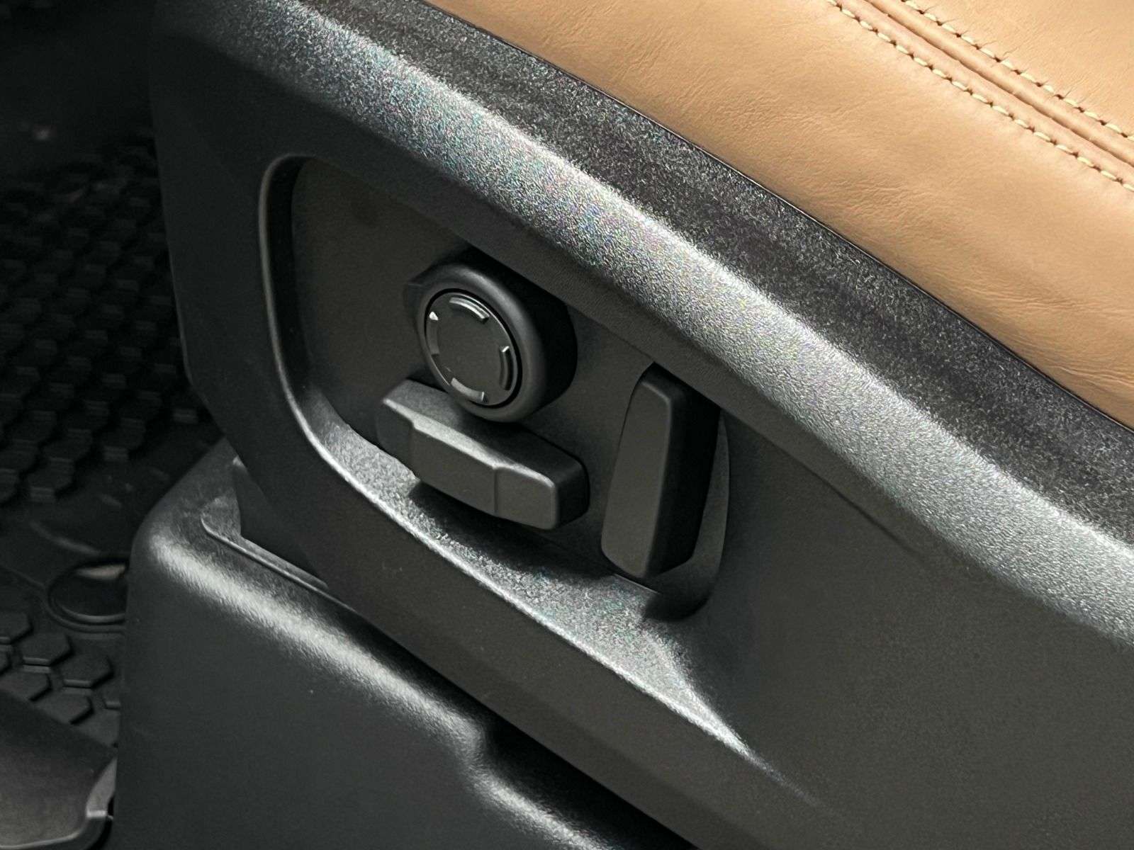 2026 Land Rover Defender 110 P400 X-DYNAMIC SE thumb 30