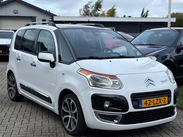 Citroen C3 Picasso view 3
