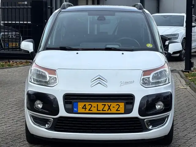 Citroen C3 Picasso view 2