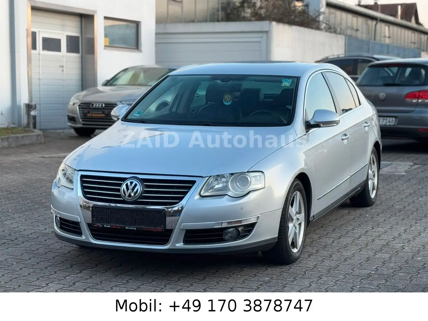 Volkswagen Passat Lim. Highline 2.0L*PDC*NAVI*TEMPO*AHK Silber - 1