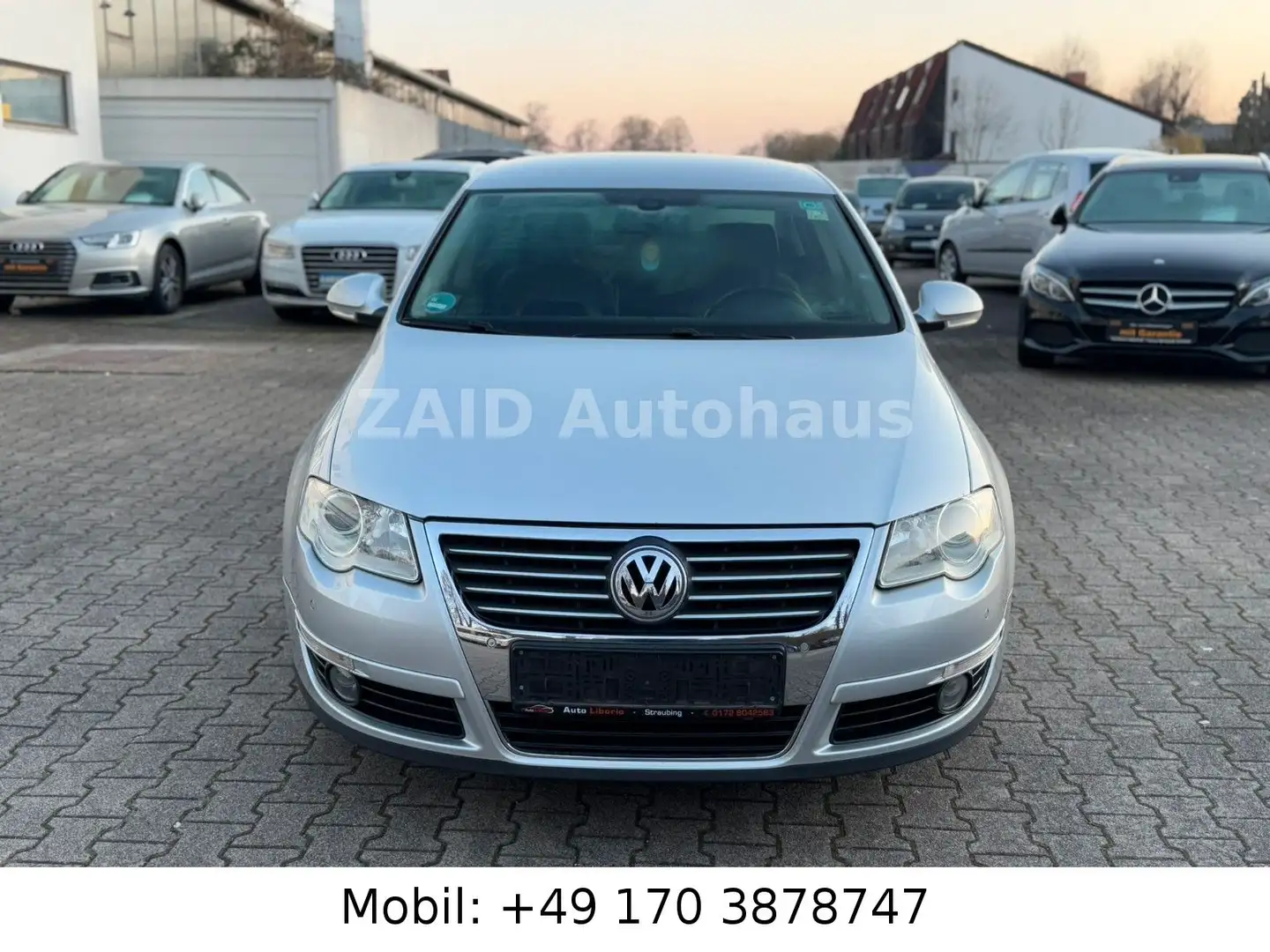 Volkswagen Passat Lim. Highline 2.0L*PDC*NAVI*TEMPO*AHK Silber - 2