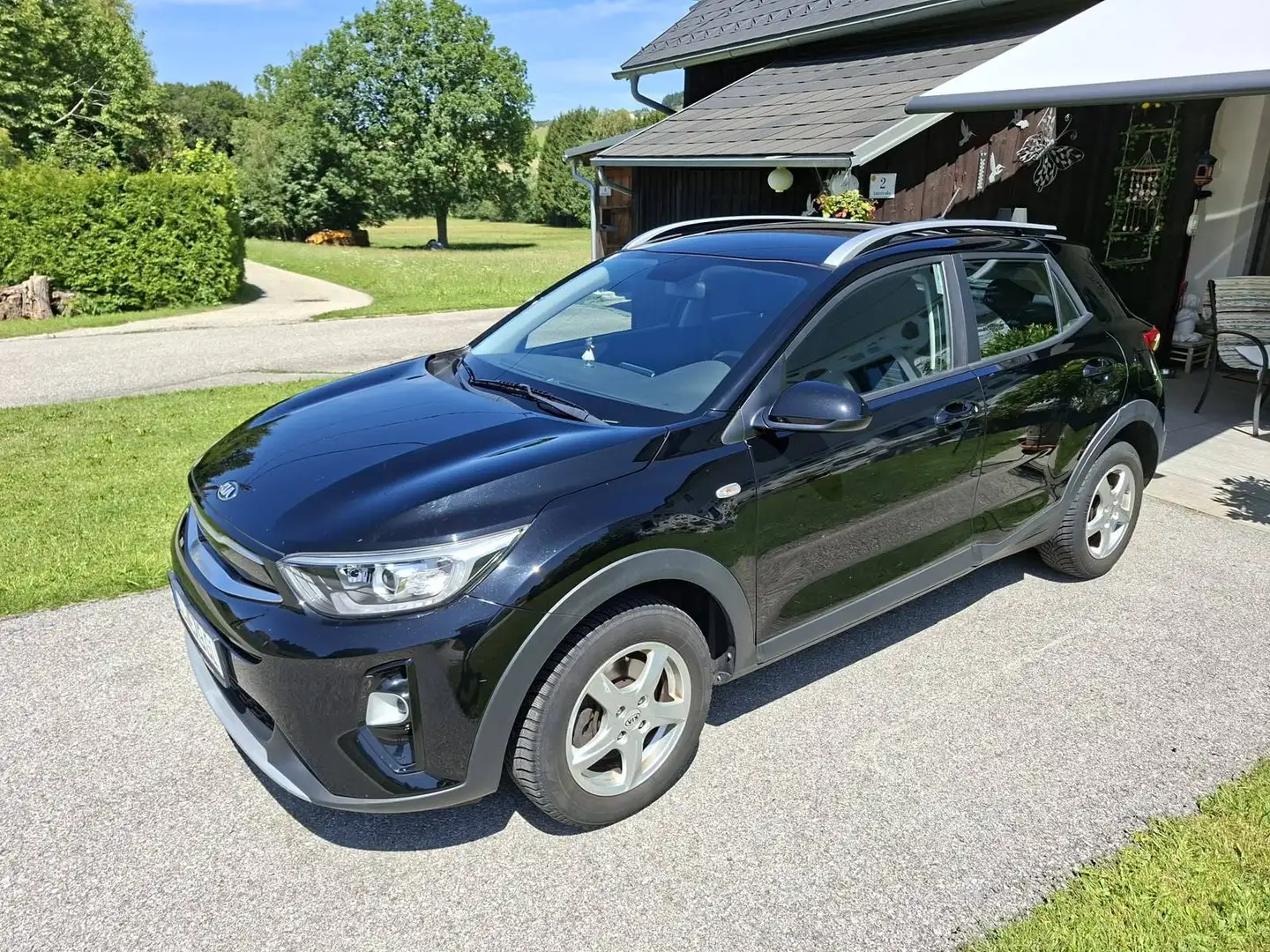 Kia Stonic Stonic 1,4 MPI ISG Silber Silber Schwarz - 1