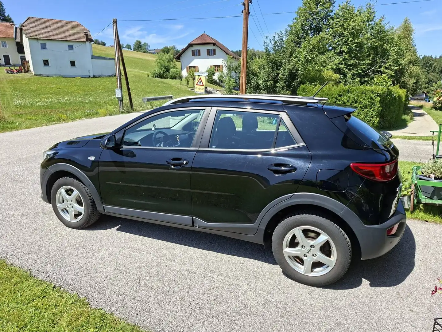 Kia Stonic Stonic 1,4 MPI ISG Silber Silber Schwarz - 2