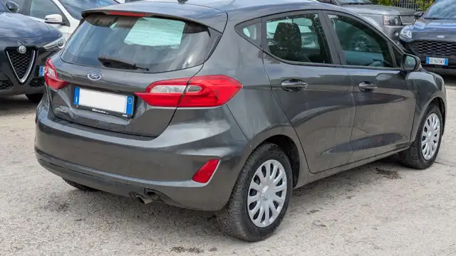 Ford Fiesta view 3