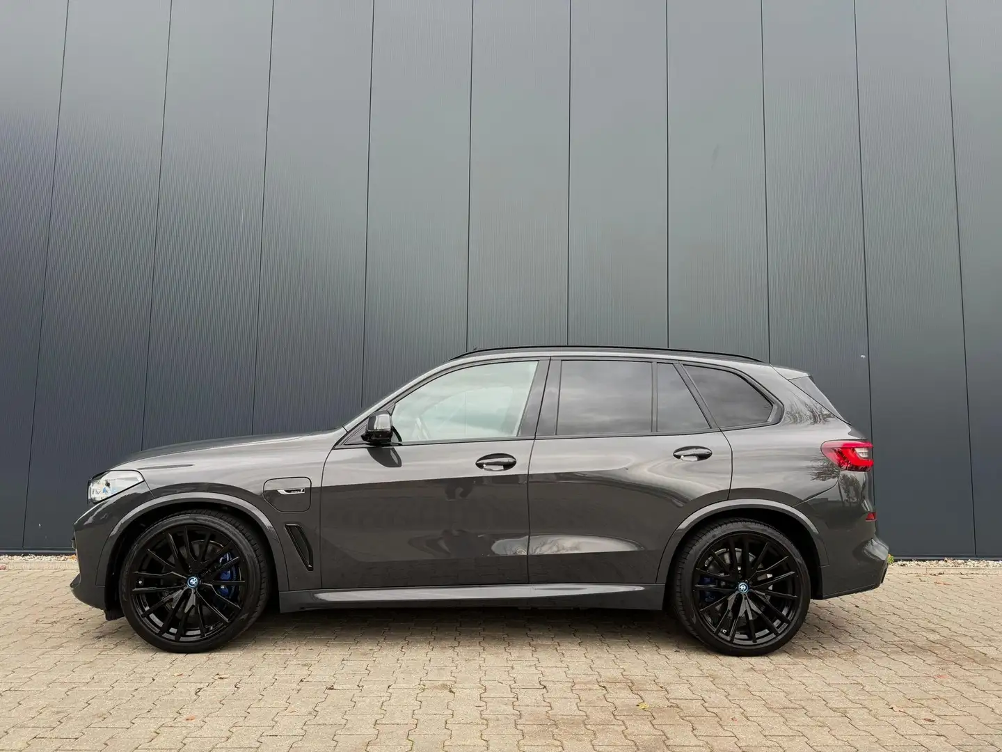 BMW X5 xDrive45e M-Sport Pano / tr.hk / Laser / 22 inch Grau - 2