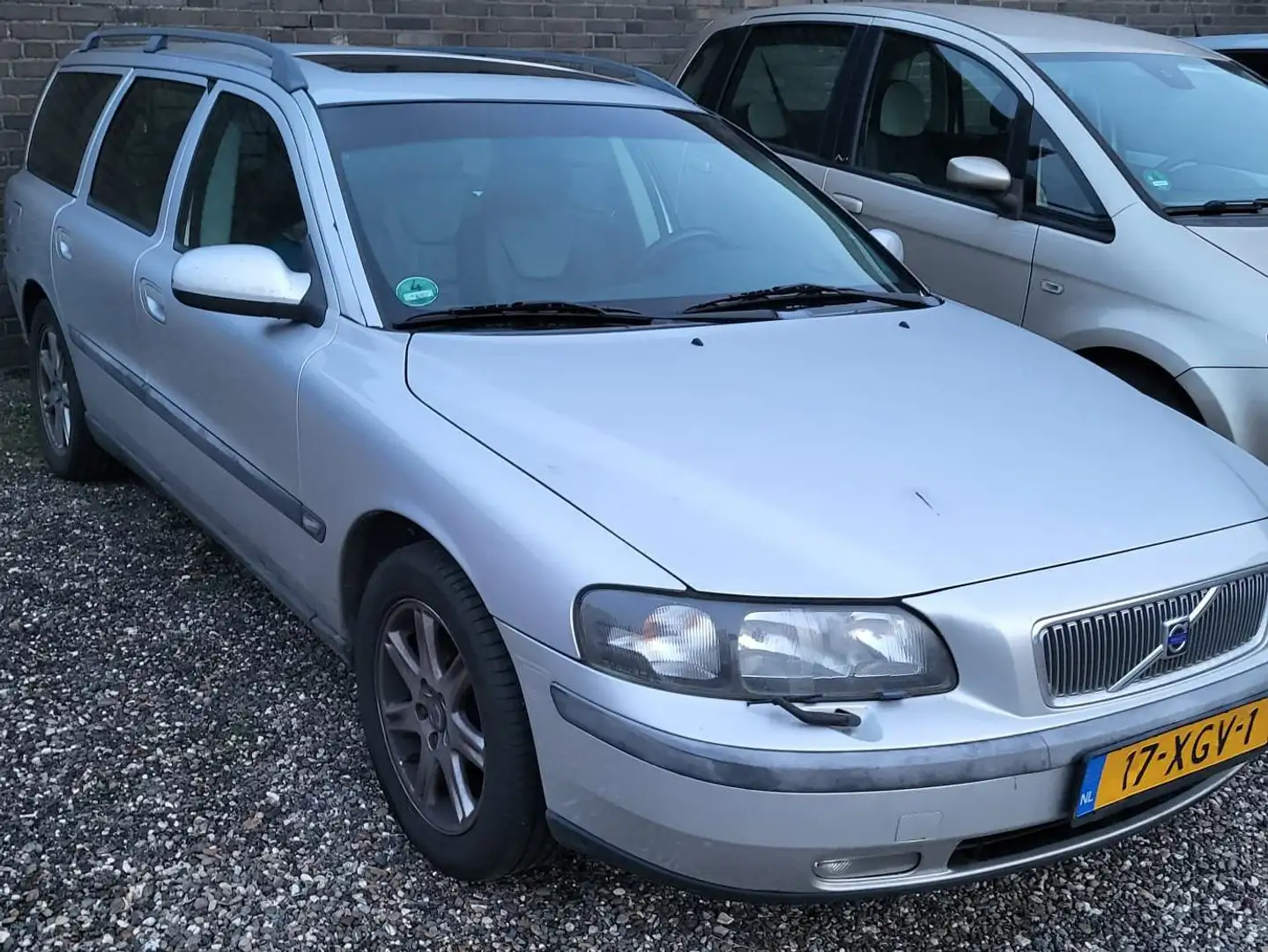 Volvo V70 2.4 T Geartr. C.L. Szary - 2