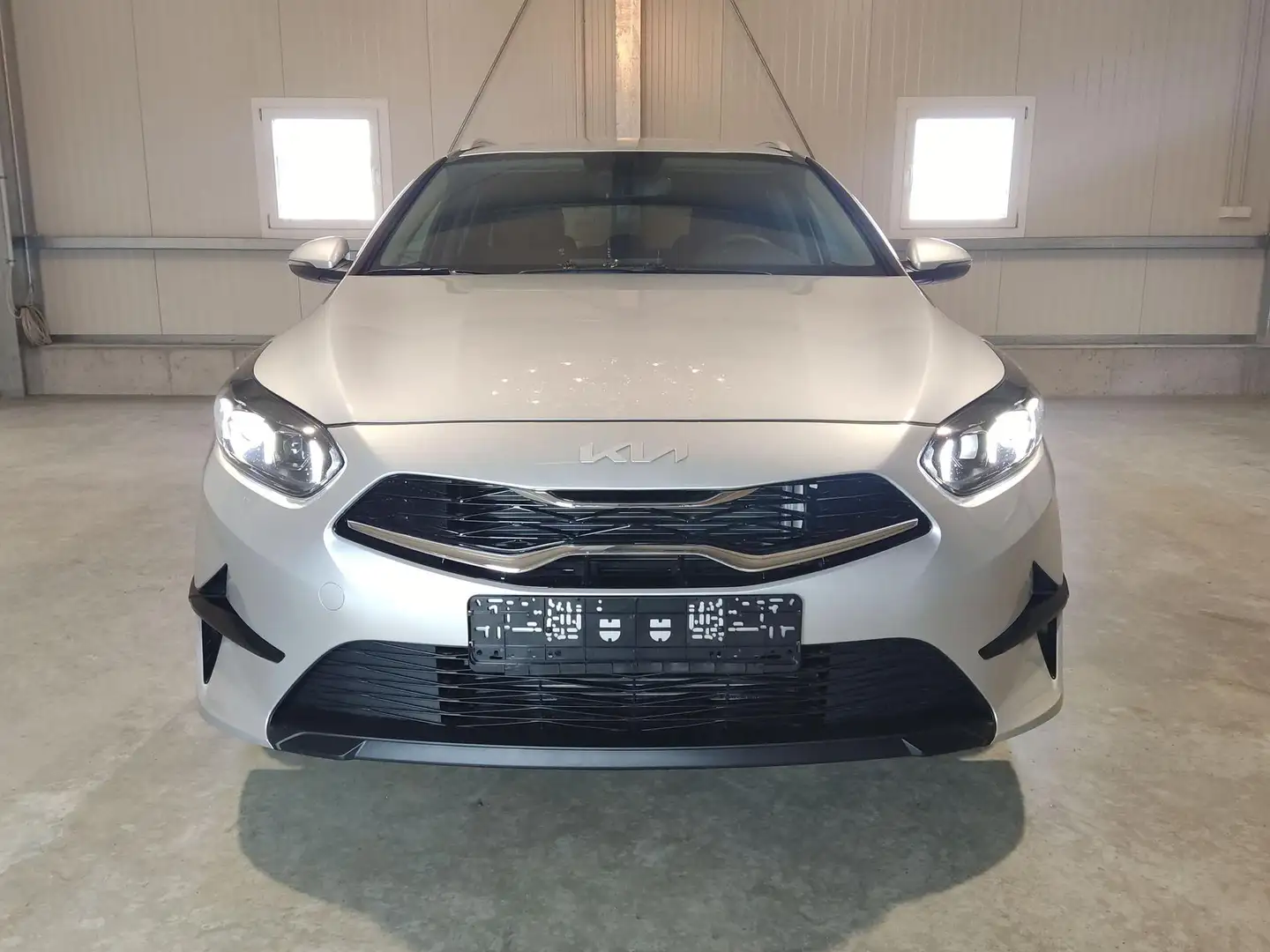 Kia Ceed SW / cee'd SW Sportswagon TOP 1.5 T-GDI 160 PS DCT Navi-Apple... Silber - 2
